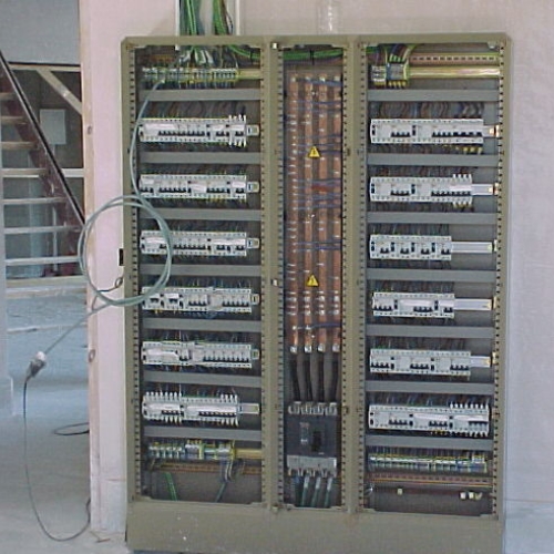 MONTAJE DE CUADROS ELECTRICOS TANTO DE CONTROL COMO DE FUERZA